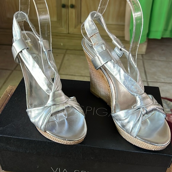 Charles by Charles David Silvertone Platform Wedge Sz 7 1/2 - Picture 2 of 15